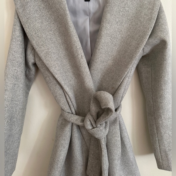 Ann Taylor Herringbone Shawl Collar
Wrap Coat in gray. Petite XS. - Picture 5 of 16